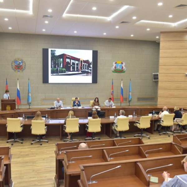 Физкультурно-оздоровительный комплекс, административное здание и магазин: какие проекты рассмотрели на градостроительном совете