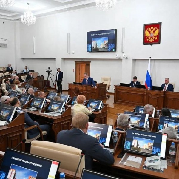 Губернатор Алтайского края Виктор Томенко выступил перед депутатами АКЗС с докладом об итогах деятельности в 2025 году